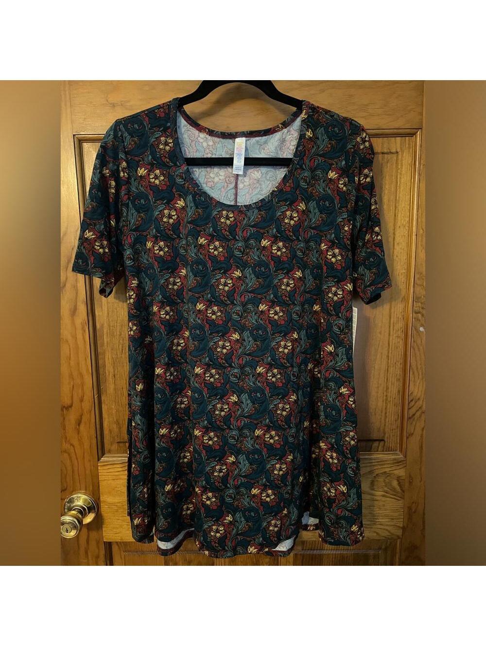 LuLaRoe Perfect T Shirt Tunic Top Floral Leaves Flowy Green Scoop Neck Small NWT